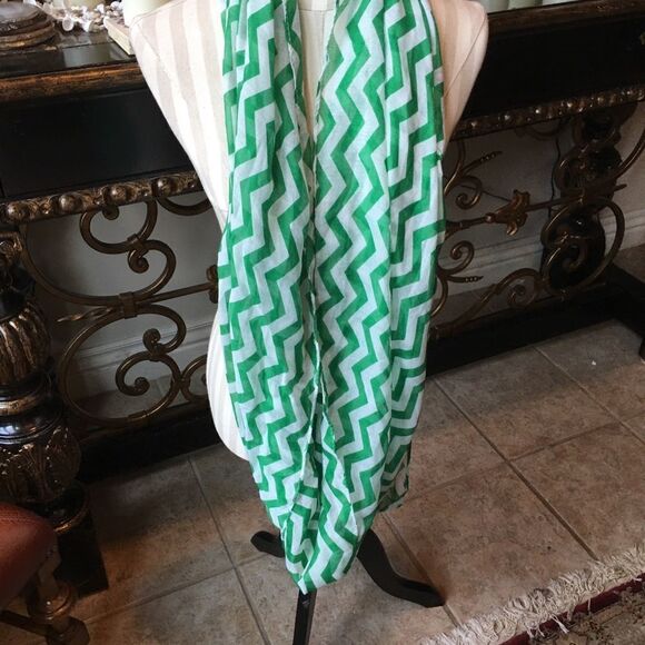 CIRCLE SCARF New!  - Picture 6 of 8